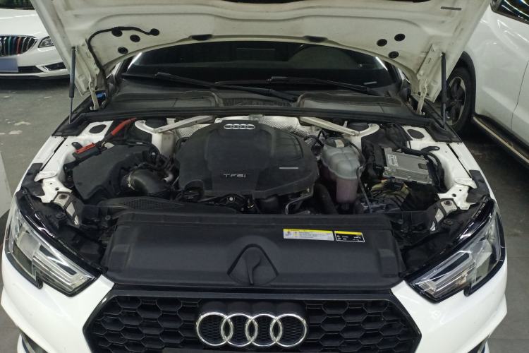 Used Audi A4L 2019 40 TFSI Fashion Edition China VI Emission Standard Engine Bay