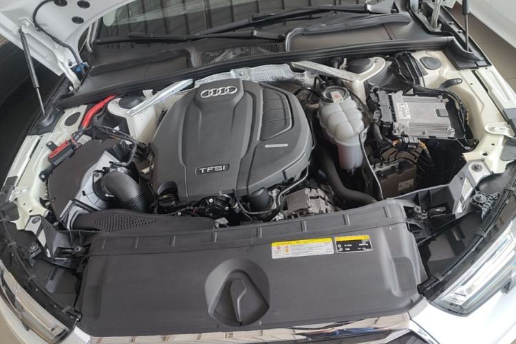 Used Audi A4L 2019 40 TFSI Ambition China VI Engine Bay