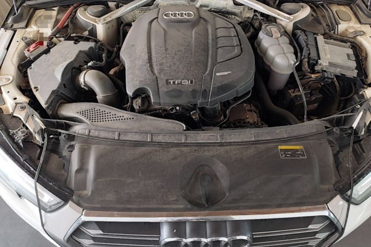 Used Audi A4L 2019 40 TFSI Fashion Edition China VI Emission Standard Engine Bay