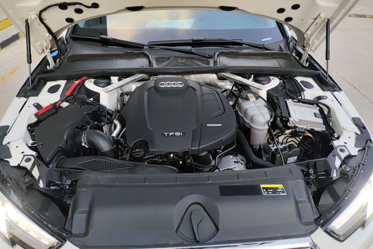 Used Audi A4L 2019 35 TFSI Ambition China VI Engine Bay