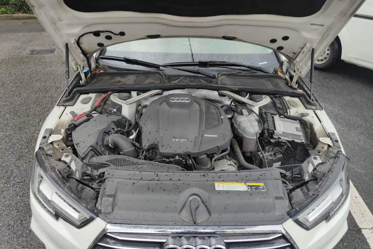 Used Audi A4L 2019 40 TFSI Ambition China VI Engine Bay