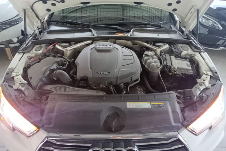 Used Audi A4L 2019 40 TFSI Ambition China VI Engine Bay