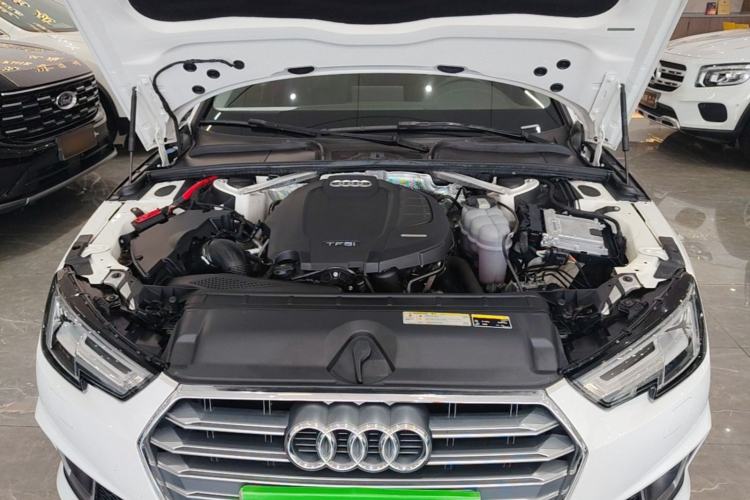 Used Audi A4L 2019 40 TFSI Fashion Edition China VI Emission Standard Engine Bay