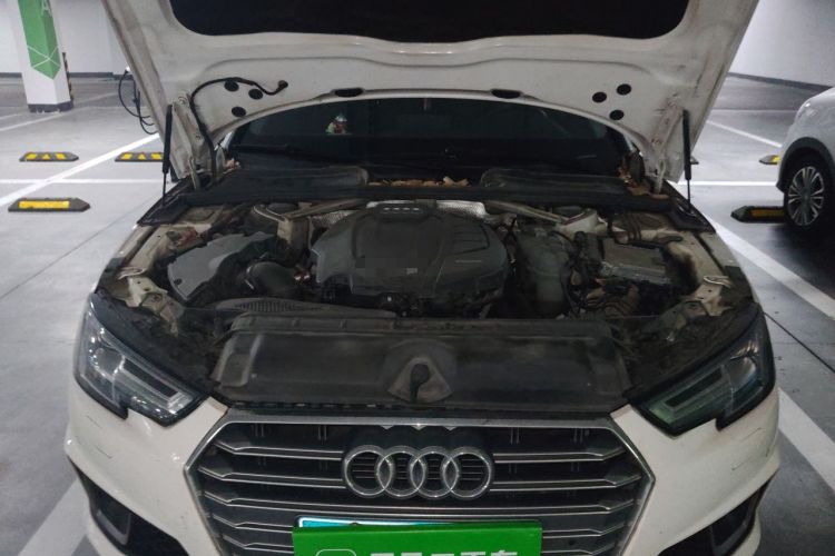 Used Audi A4L 2019 40 TFSI Fashion Edition China VI Emission Standard Engine Bay