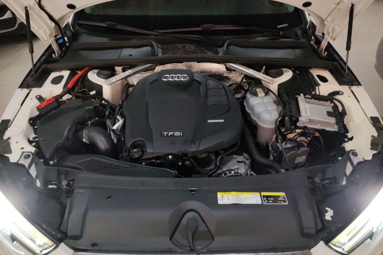 Used Audi A4L 2019 40 TFSI Ambition China VI Engine Bay