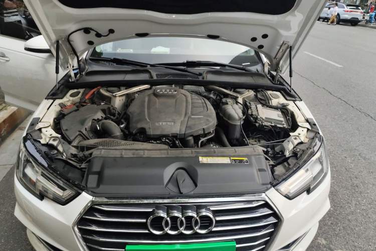 Used Audi A4L 2019 40 TFSI Ambition China VI Engine Bay