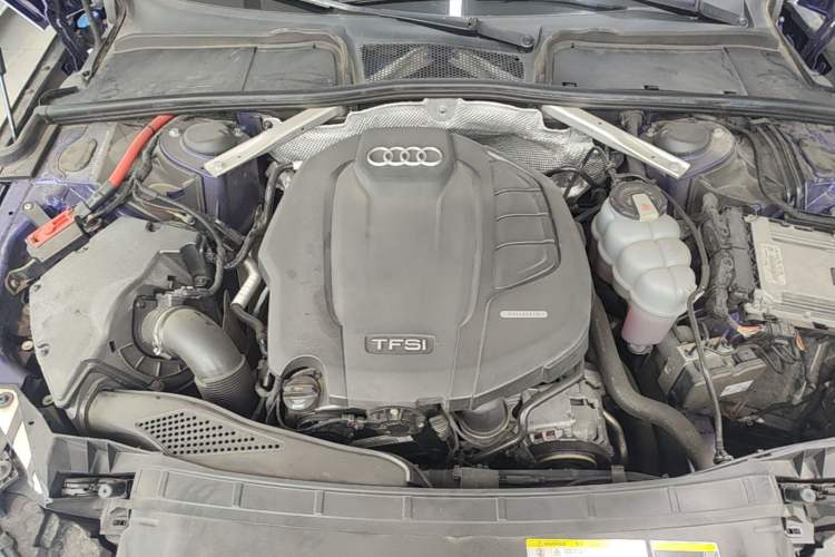 Used Audi A4L 2019 40 TFSI Ambition China VI Engine Bay