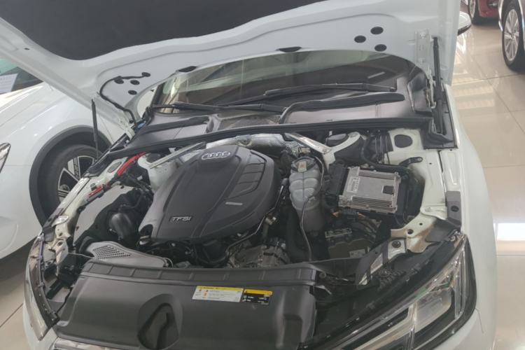 Used Audi A4L 2019 40 TFSI Ambition China VI Engine Bay