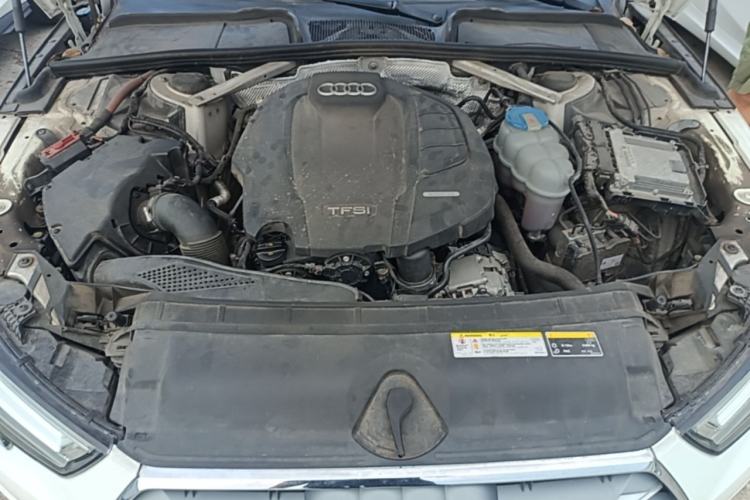 Used Audi A4L 2019 40 TFSI Fashion Edition China VI Emission Standard Engine Bay