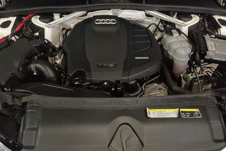 Used Audi A4L 2019 40 TFSI Ambition China VI Engine Bay
