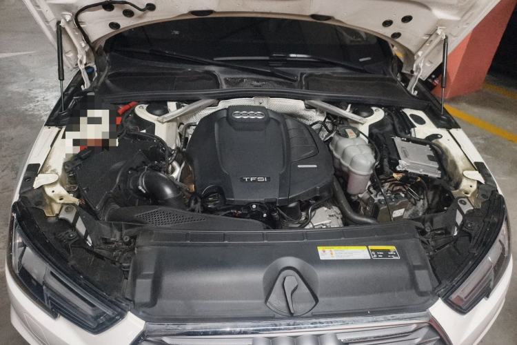 Used Audi A4L 2019 40 TFSI Fashion Edition China VI Emission Standard Engine Bay