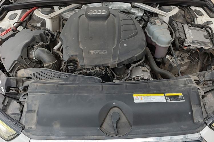 Used Audi A4L 2019 40 TFSI Fashion Edition China VI Emission Standard Engine Bay