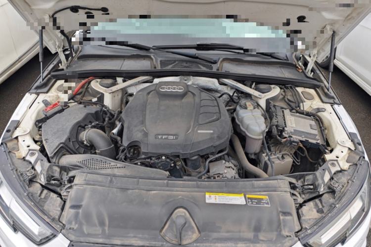 Used Audi A4L 2019 40 TFSI Fashion Edition China VI Emission Standard Engine Bay