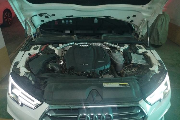 Used Audi A4L 2019 40 TFSI Fashion Edition China VI Emission Standard Engine Bay