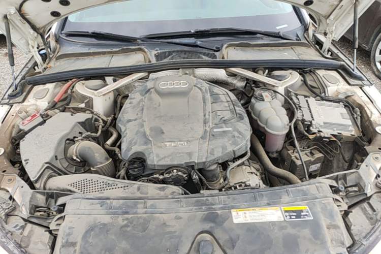 Used Audi A4L 2019 40 TFSI Ambition China VI Engine Bay
