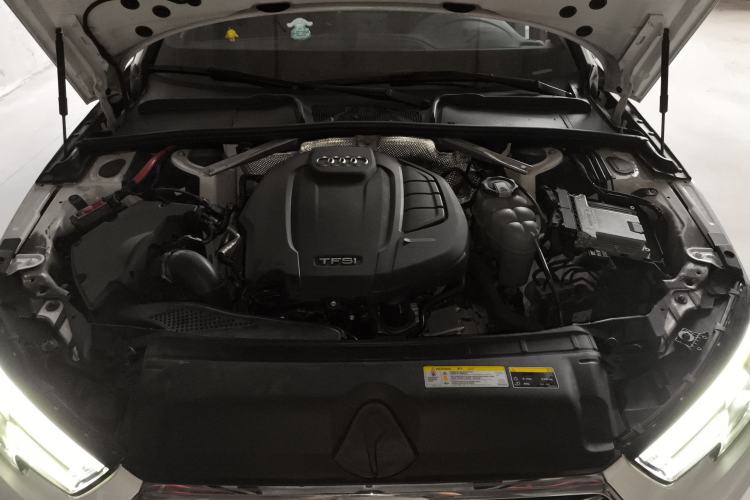 Used Audi A4L 2019 40 TFSI Ambition China VI Engine Bay