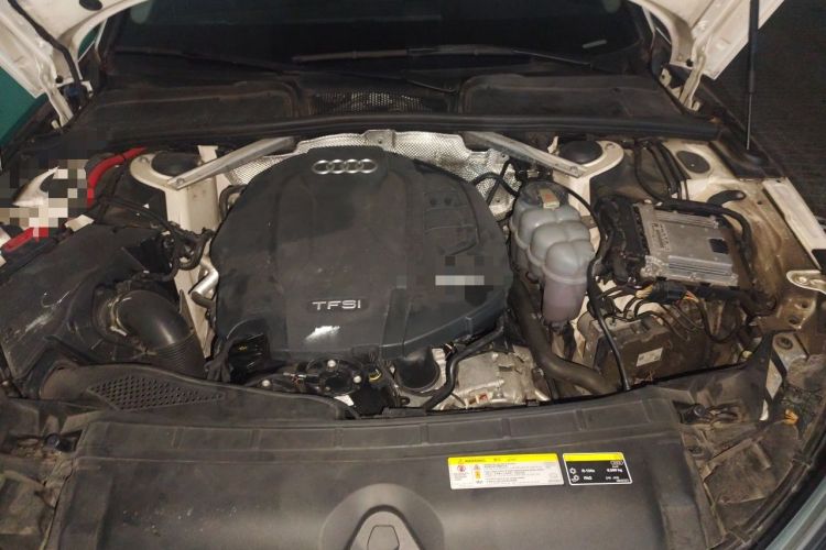 Used Audi A4L 2019 40 TFSI Ambition China VI Engine Bay