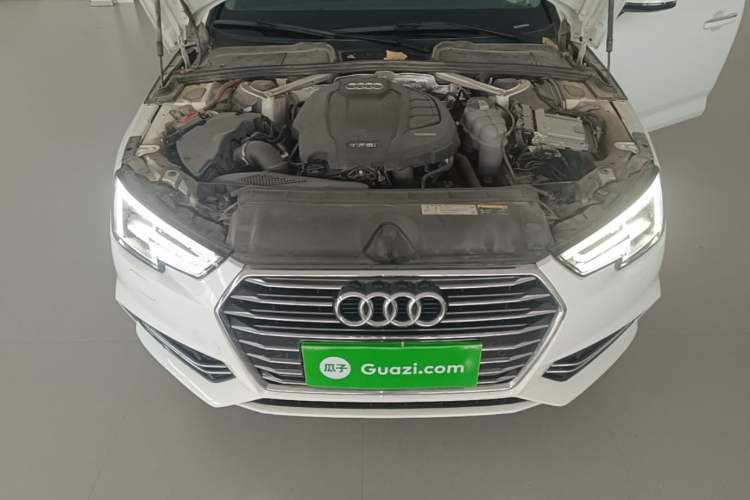 Used Audi A4L 2019 40 TFSI Ambition China VI Engine Bay