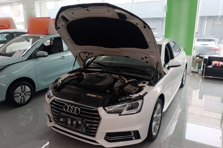 Used Audi A4L 2019 35 TFSI Ambition China VI Engine Bay