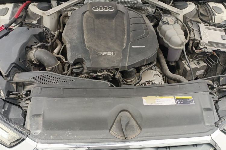 Used Audi A4L 2019 40 TFSI Fashion Edition China VI Emission Standard Engine Bay
