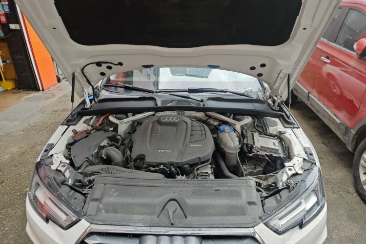 Used Audi A4L 2019 40 TFSI Fashion Version China V Engine Bay