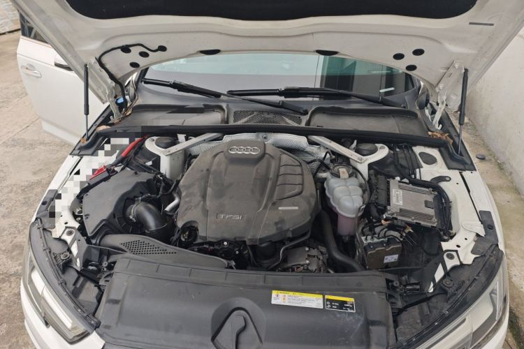 Used Audi A4L 2019 40 TFSI Fashion Edition China VI Emission Standard Engine Bay
