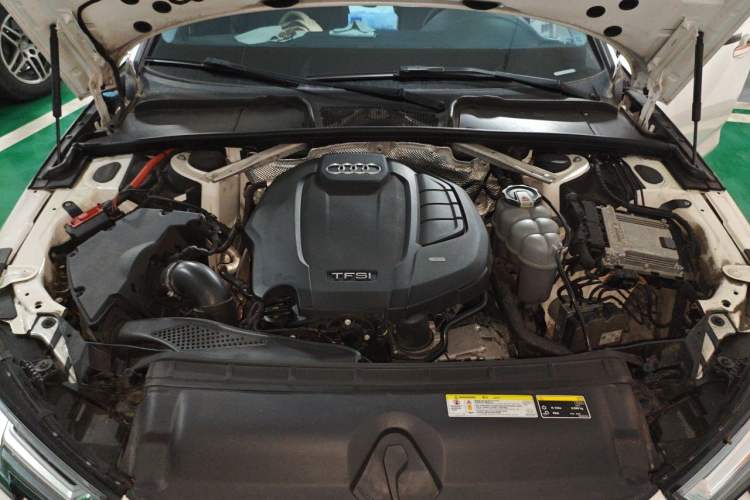 Used Audi A4L 2019 40 TFSI Ambition China VI Engine Bay