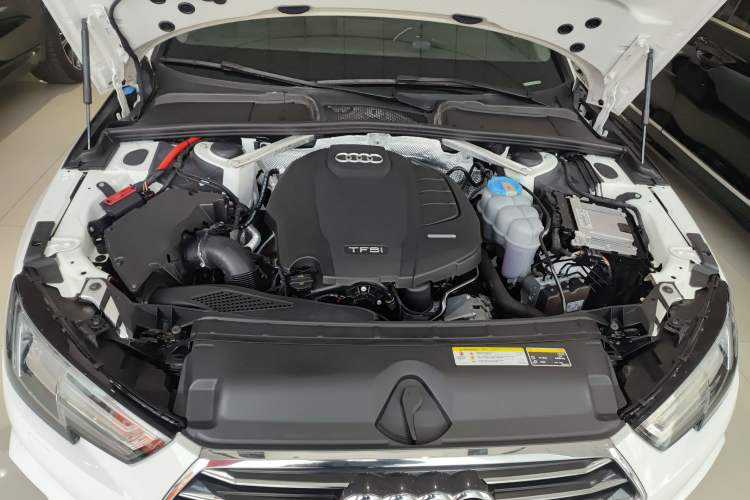 Used Audi A4L 2019 40 TFSI Ambition China VI Engine Bay