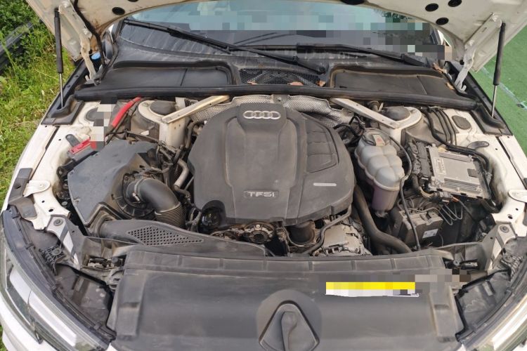 Used Audi A4L 2019 40 TFSI Ambition China VI Engine Bay