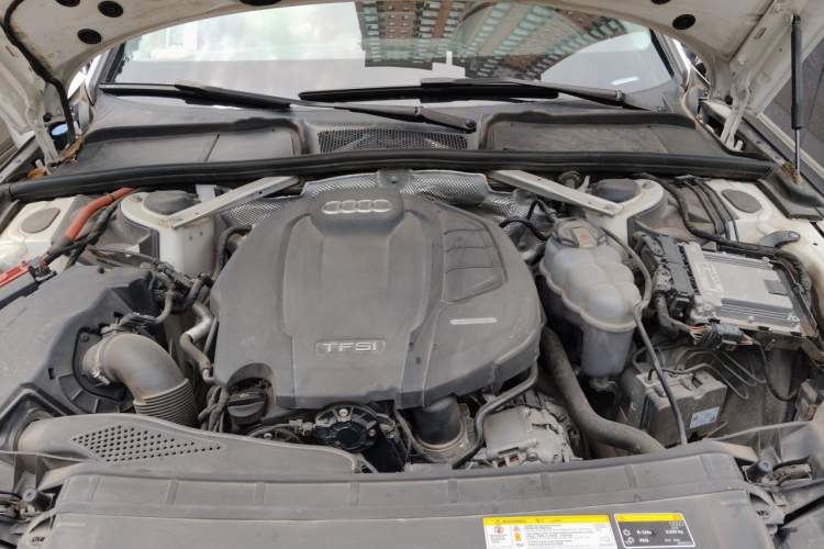 Used Audi A4L 2019 40 TFSI Ambition China VI Engine Bay