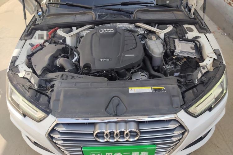 Used Audi A4L 2019 40 TFSI Fashion Edition China VI Emission Standard Engine Bay