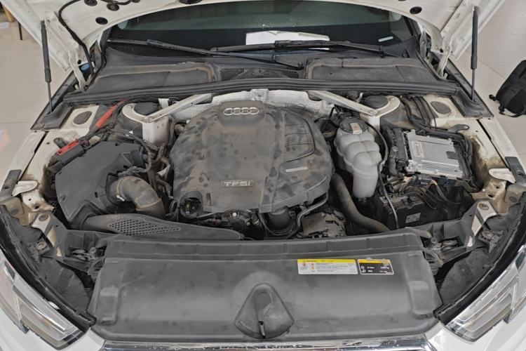 Used Audi A4L 2019 40 TFSI Ambition China VI Engine Bay