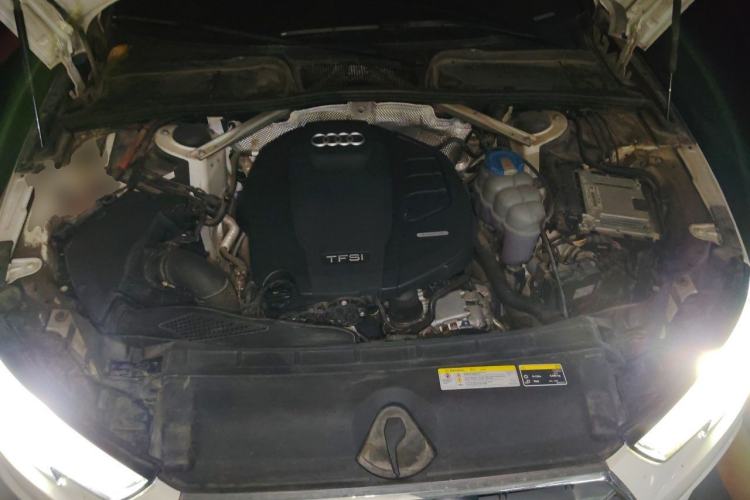 Used Audi A4L 2019 40 TFSI Fashion Edition China VI Emission Standard Engine Bay