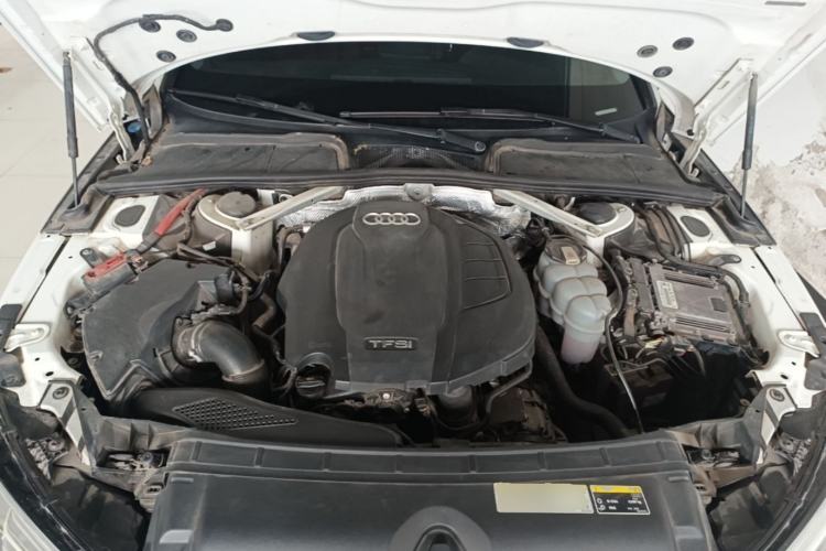 Used Audi A4L 2019 40 TFSI Ambition China VI Engine Bay