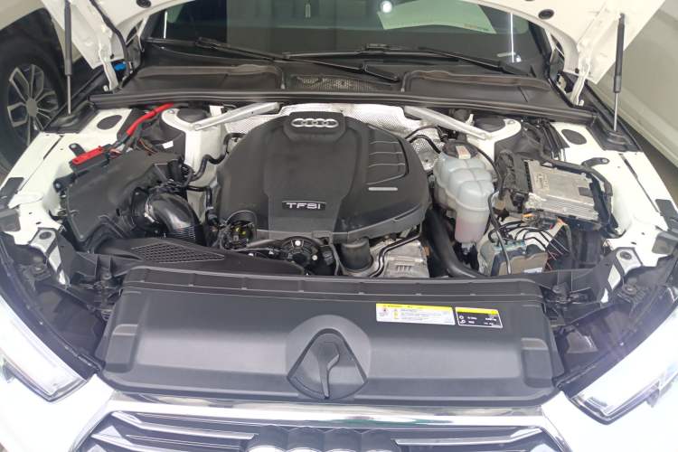 Used Audi A4L 2019 40 TFSI Ambition Version China V Engine Bay