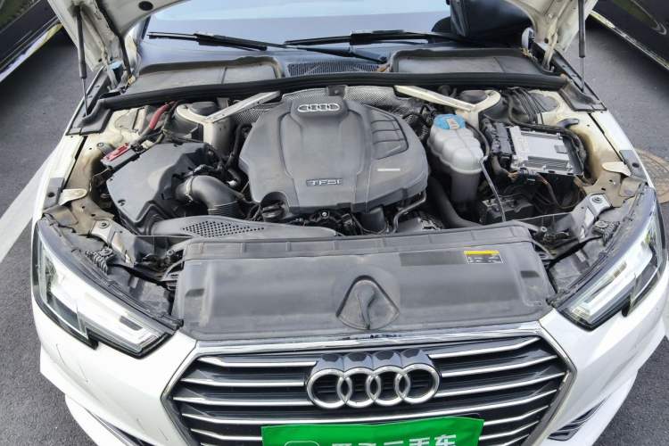 Used Audi A4L 2019 40 TFSI Ambition China VI Engine Bay