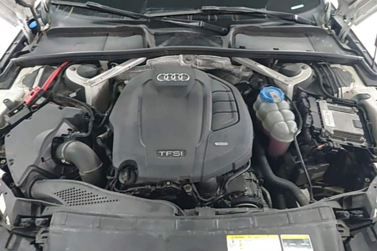 Used Audi A4L 2019 40 TFSI Ambition China VI Engine Bay
