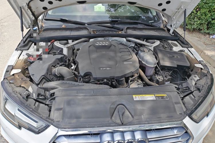 Used Audi A4L 2019 40 TFSI Fashion Edition China VI Emission Standard Engine Bay