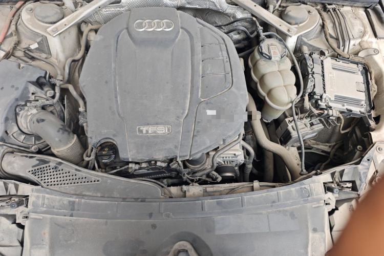 Used Audi A4L 2019 40 TFSI Fashion Edition China VI Emission Standard Engine Bay