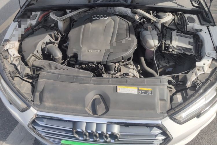 Used Audi A4L 2019 40 TFSI Fashion Edition China VI Emission Standard Engine Bay