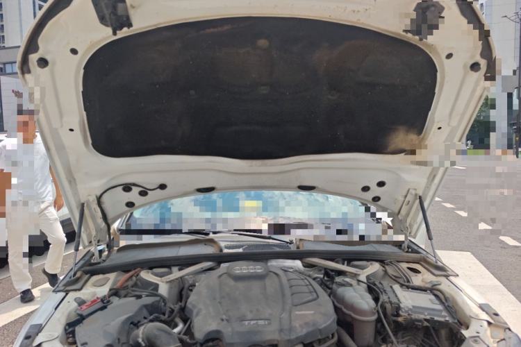Used Audi A4L 2019 40 TFSI Ambition China VI Engine Bay