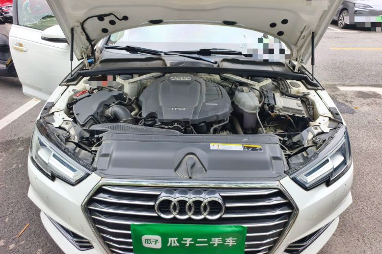 Used Audi A4L 2019 40 TFSI Ambition China VI Engine Bay
