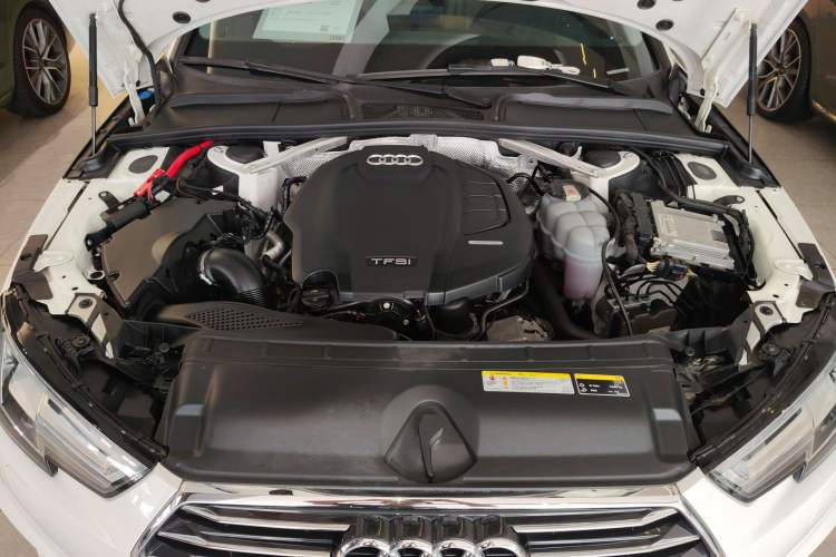 Used Audi A4L 2019 40 TFSI Ambition China VI Engine Bay