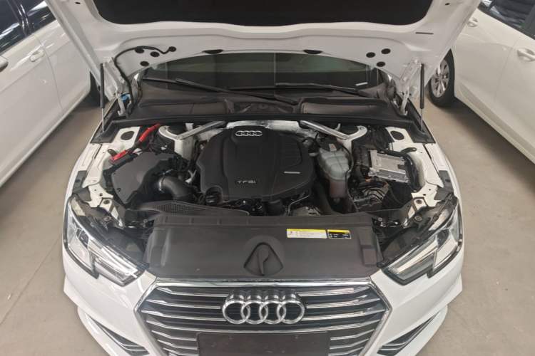 Used Audi A4L 2019 40 TFSI Ambition China VI Engine Bay