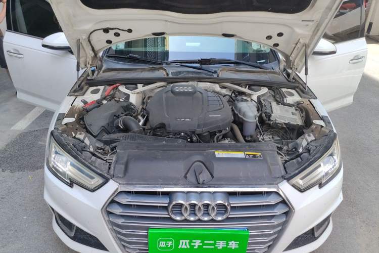 Used Audi A4L 2019 40 TFSI Fashion Edition China VI Emission Standard Engine Bay