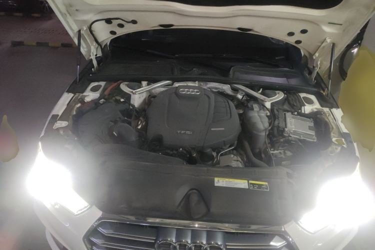Used Audi A4L 2019 40 TFSI Fashion Edition China VI Emission Standard Engine Bay