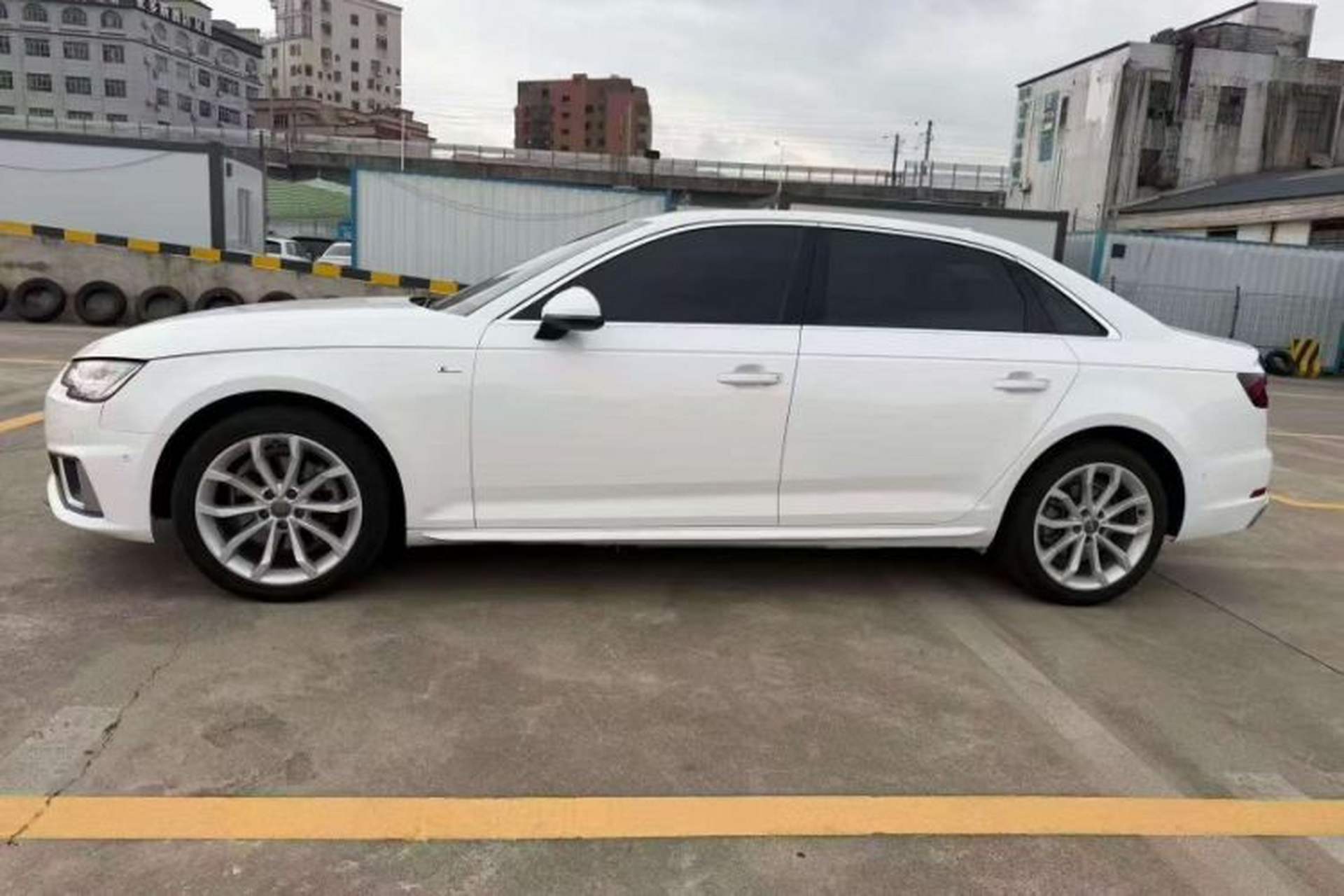 Used Audi A4L 2019 40 TFSI Fashion Edition China VI Emission Standard Exterior 2