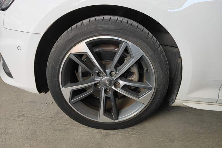 Used Audi A4L 2019 40 TFSI Fashion Edition China VI Emission Standard Exterior 2