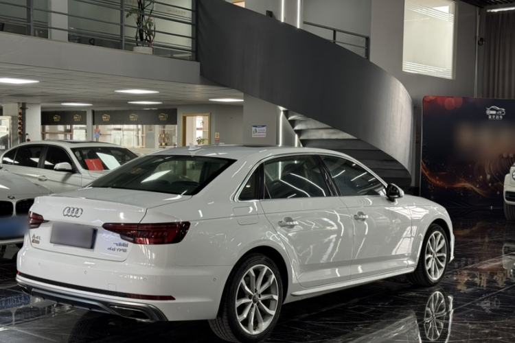 Used Audi A4L 2019 40 TFSI Fashion Edition China VI Emission Standard Exterior 2