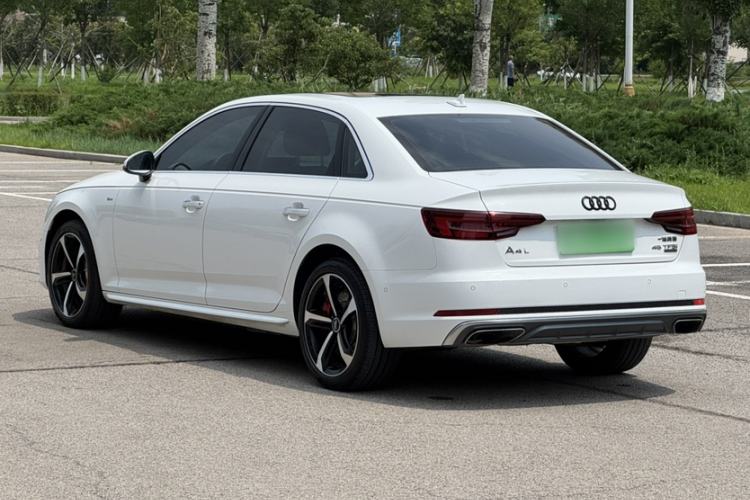 Used Audi A4L 2019 40 TFSI Fashion Edition China VI Emission Standard Exterior 3